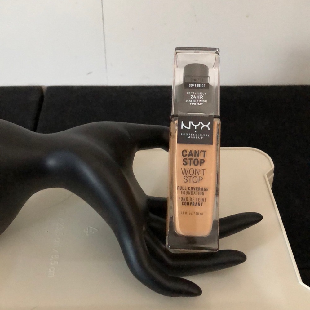 NYX Can’t Stop Won’t Stop soft beige professional full coverage foundation 1oz